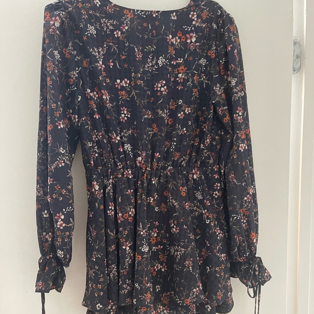 Tularosa x REVOLVE Deedee Dress in Navy Floral - Picture 3 of 5
